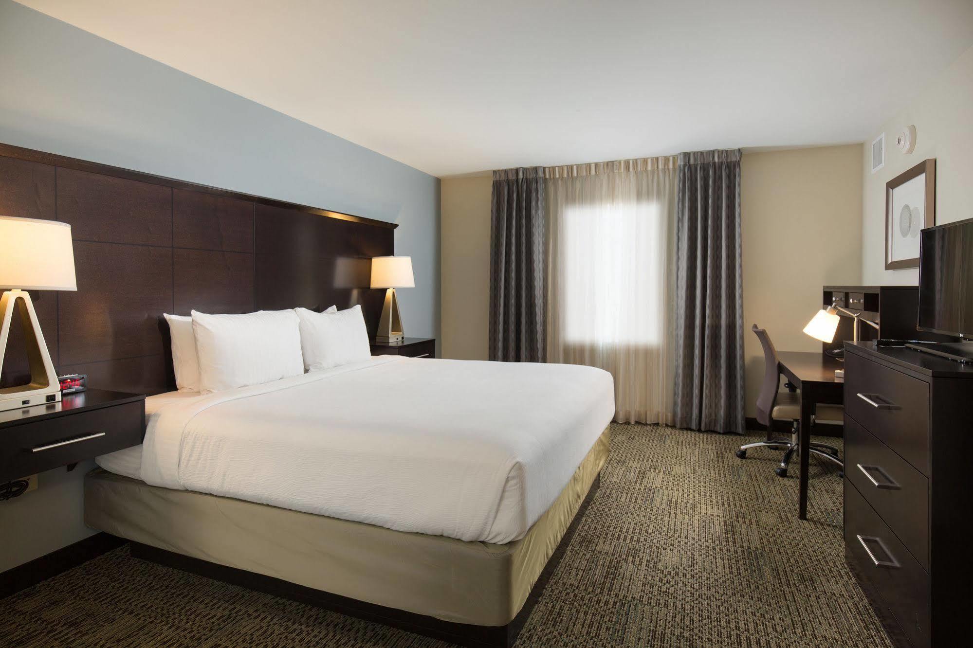 Staybridge Suites Corona South By Ihg מראה חיצוני תמונה